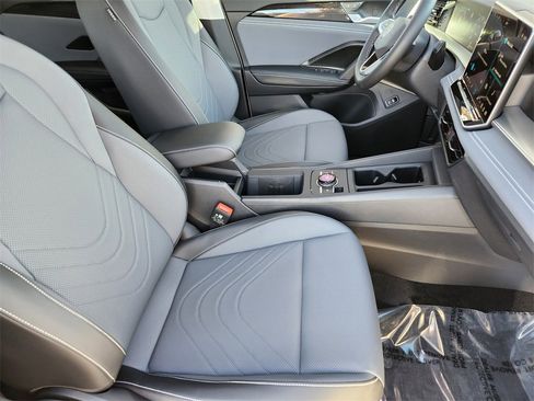 New 2026 Volkswagen Tiguan SE image 4