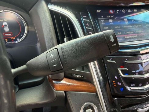 Used 2019 Cadillac Escalade ESV Luxury AWD/4WD image 11