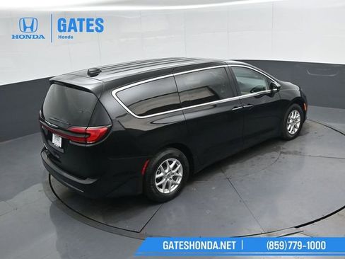 Used 2024 Chrysler Pacifica Touring-L image 48