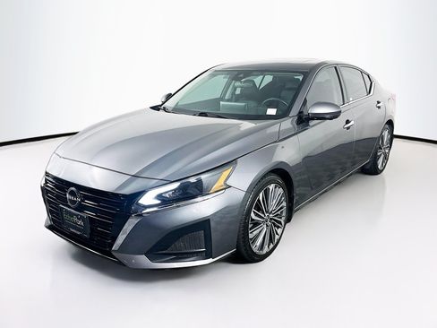 Used 2024 Nissan Altima 2.5 SL FWD image 3