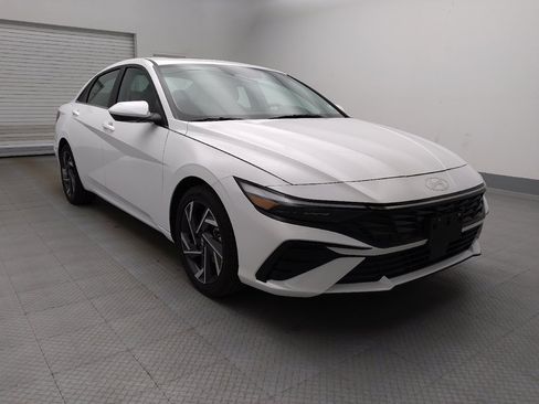 Used 2025 Hyundai Elantra SEL FWD image 13