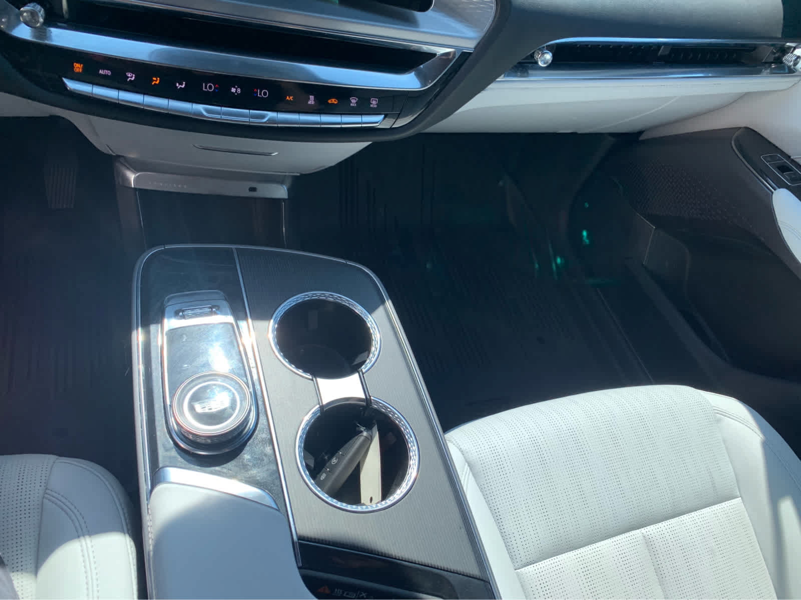 Used 2024 Cadillac Lyriq Luxury w/ LPO, Floor Liner Package AWD/4WD image 17