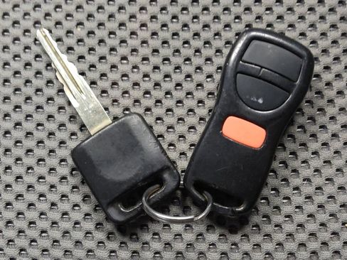 Used 2019 Nissan Frontier SV image 32