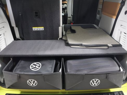 Used 2025 Volkswagen ID. Buzz 1st Edition image 17