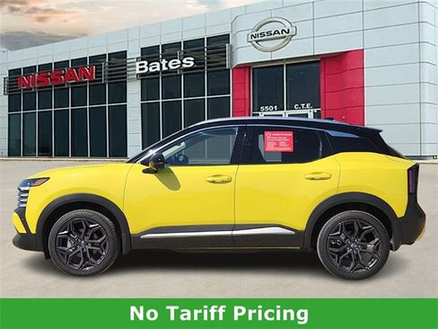 Certified 2025 Nissan Kicks SR image 3