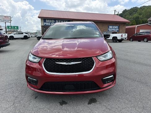 Used 2025 Chrysler Pacifica Select FWD image 2