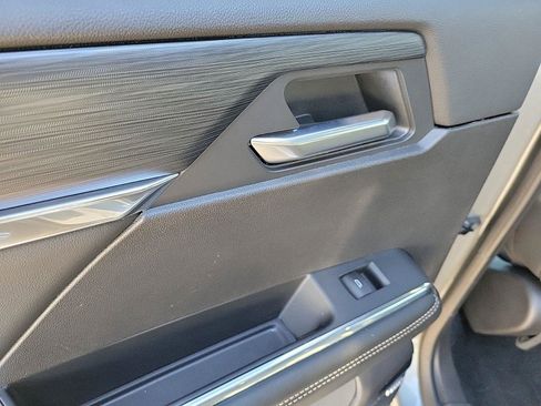 Used 2025 GMC Acadia Elevation image 15