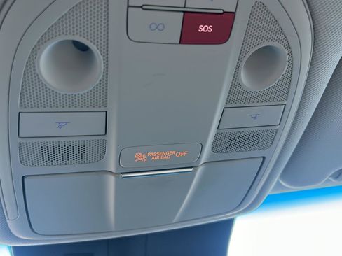 Used 2025 Genesis G70 2.5T image 26