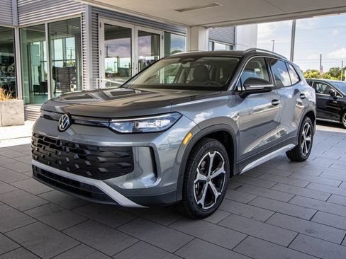 New 2026 Volkswagen Tiguan SE FWD image 10
