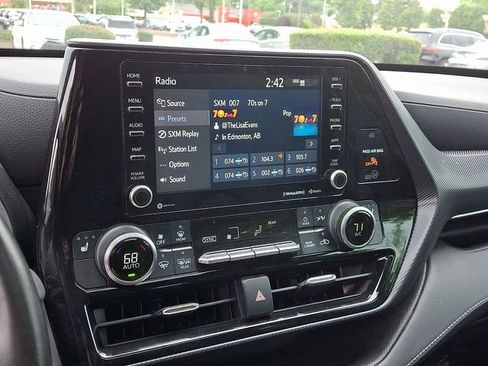 Used 2022 Toyota Highlander XSE FWD image 19