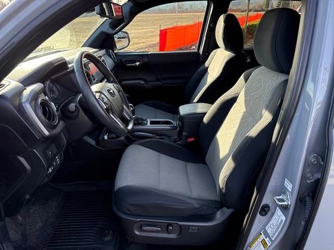 Used 2021 Toyota Tacoma TRD Off-Road image 17