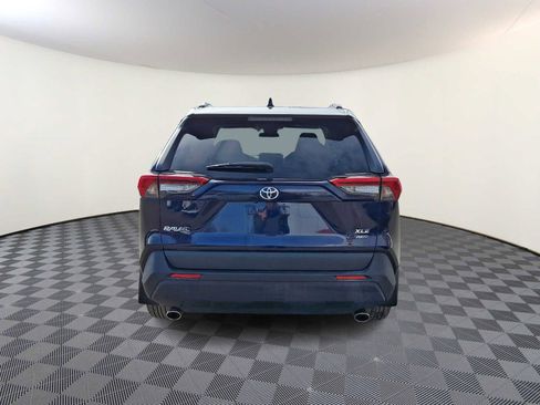 Used 2021 Toyota RAV4 XLE w/ Convenience Package image 7