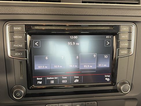 Used 2017 Volkswagen Jetta SE FWD image 18
