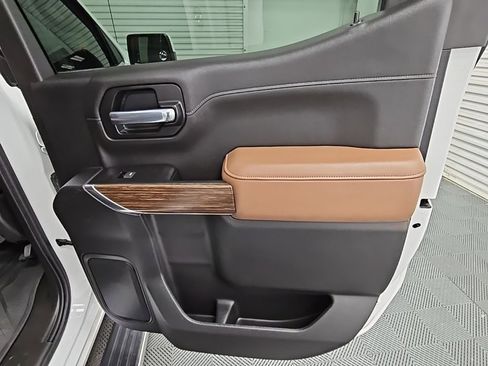 Used 2021 Chevrolet Silverado 1500 High Country w/ Technology Package image 41