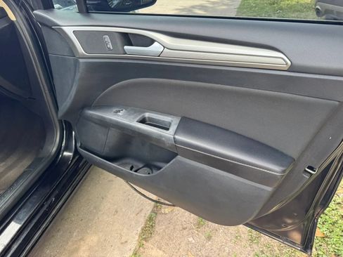 Used 2019 Ford Fusion SE FWD image 24