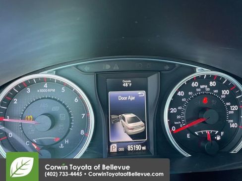 Used 2017 Toyota Camry SE w/ Moonroof Package image 10