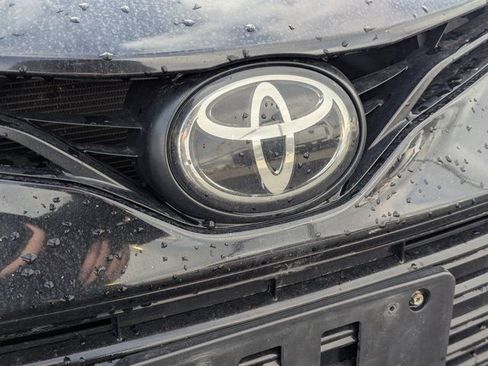 Used 2021 Toyota Camry LE image 10