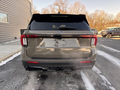 New 2026 Ford Explorer ST-Line image 8