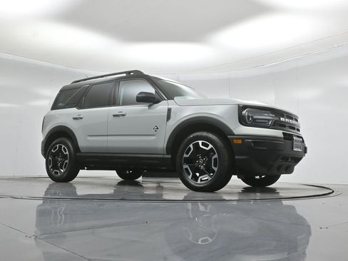 Certified 2022 Ford Bronco Sport Outer Banks w/ Tech Package AWD/4WD image 4