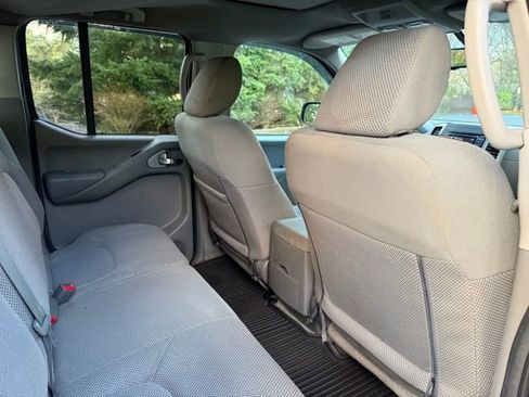 Used 2016 Nissan Frontier SV image 21