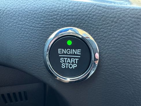 Used 2024 Ford Edge Titanium image 22