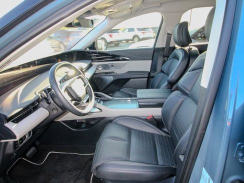 Used 2025 Lincoln Nautilus Reserve AWD/4WD image 15