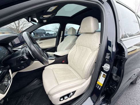 Used 2021 BMW M550i xDrive image 13