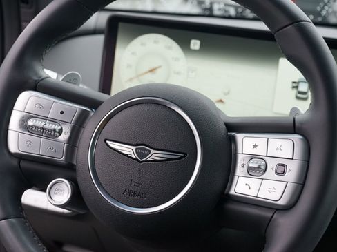 Used 2024 Genesis GV60 RWD image 20