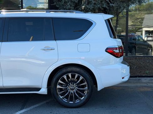 Used 2022 Nissan Armada Platinum w/ Captain's Chairs Package RWD image 11