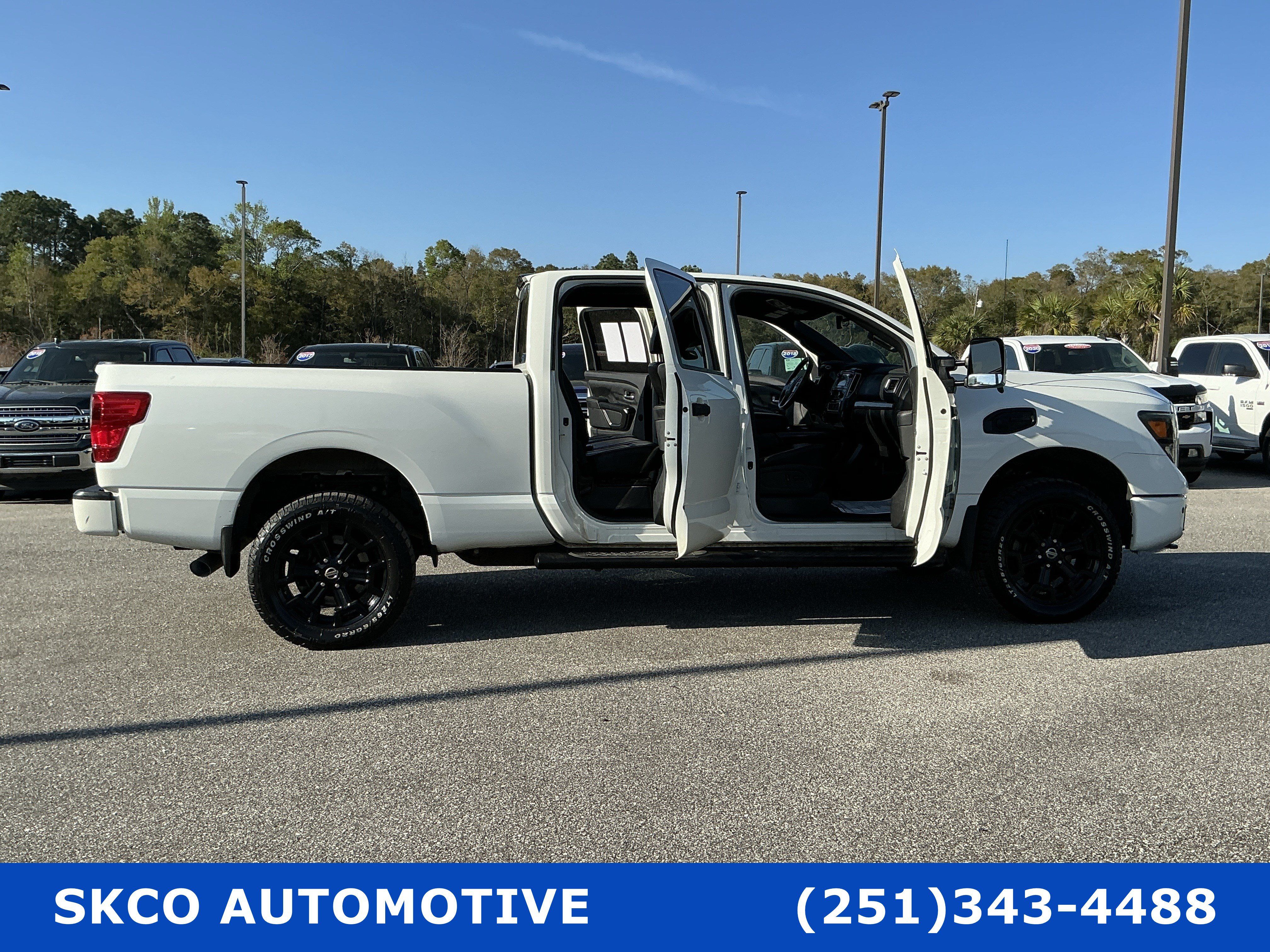 Used 2018 Nissan Titan SL w/ Midnight Edition AWD/4WD image 33
