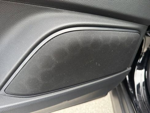 Used 2021 Maserati Levante image 13