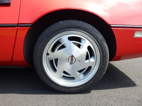 Used 1988 Chevrolet Corvette Convertible RWD image 57