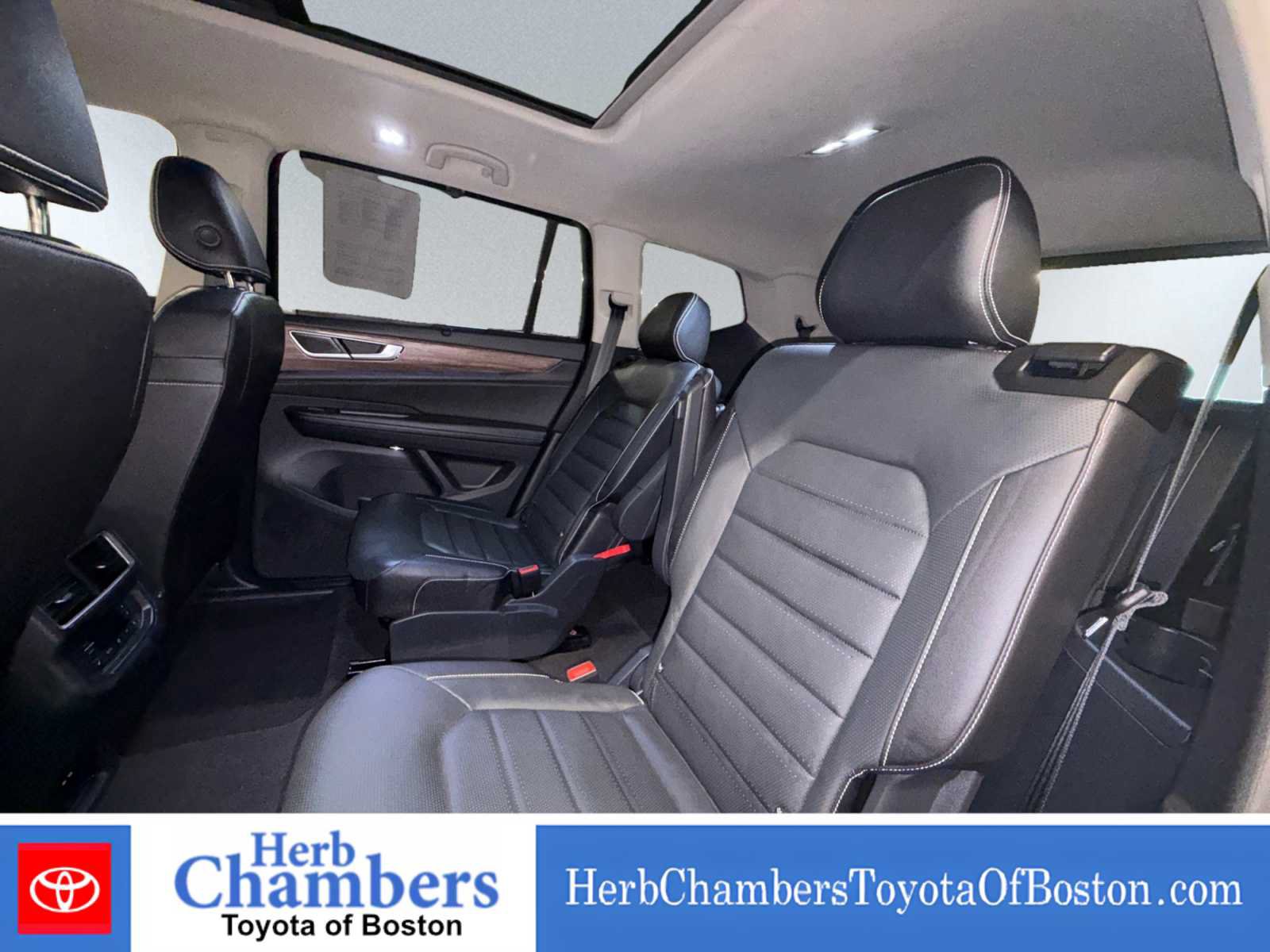 Used 2025 Volkswagen Atlas SEL AWD/4WD image 17