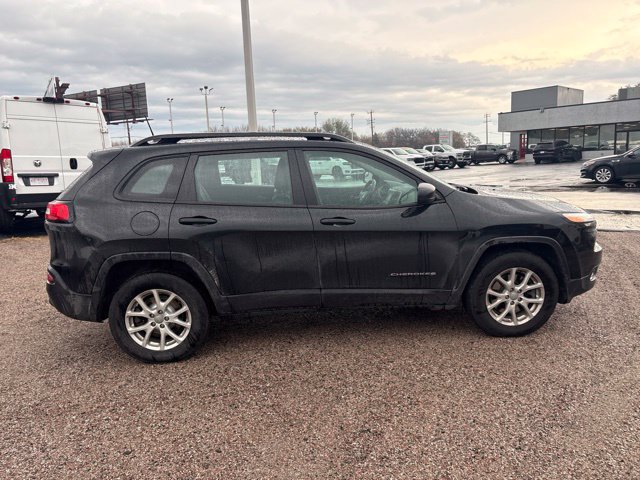 Used 2016 Jeep Cherokee Sport w/ Cold Weather Group AWD/4WD image 13