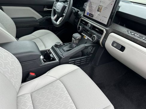 Used 2024 Toyota Tacoma Limited w/ Limited Package (LT) AWD/4WD image 15