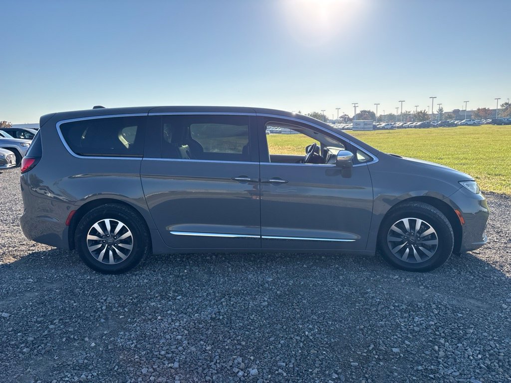 Used 2022 Chrysler Pacifica Limited FWD image 12