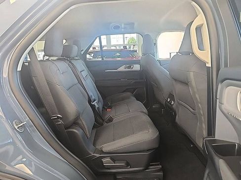 Used 2025 Ford Explorer Active AWD/4WD image 36