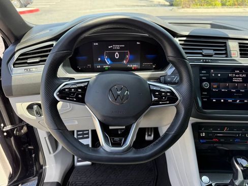 Used 2023 Volkswagen Tiguan SE R-Line FWD image 17
