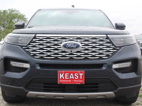 Used 2023 Ford Explorer Platinum w/ Premium Technology Package image 2