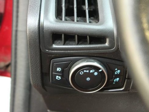 Used 2016 Ford Focus SE w/ Equipment Group 201A FWD image 13