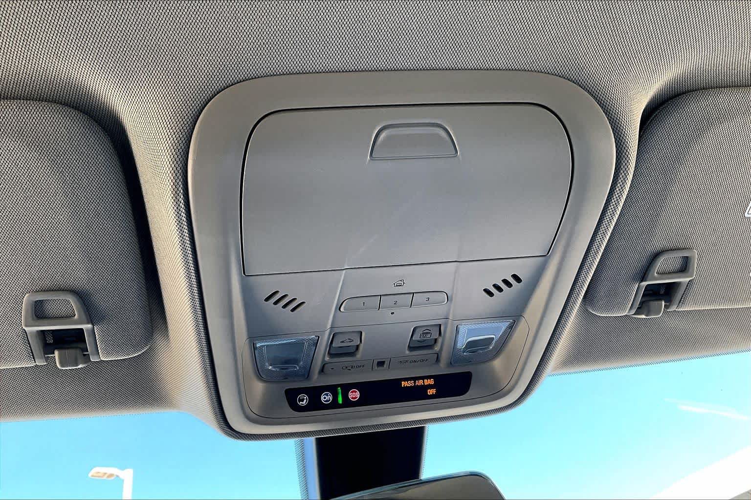 Used 2019 Cadillac XT4 Luxury w/ Cold Weather Package FWD image 32