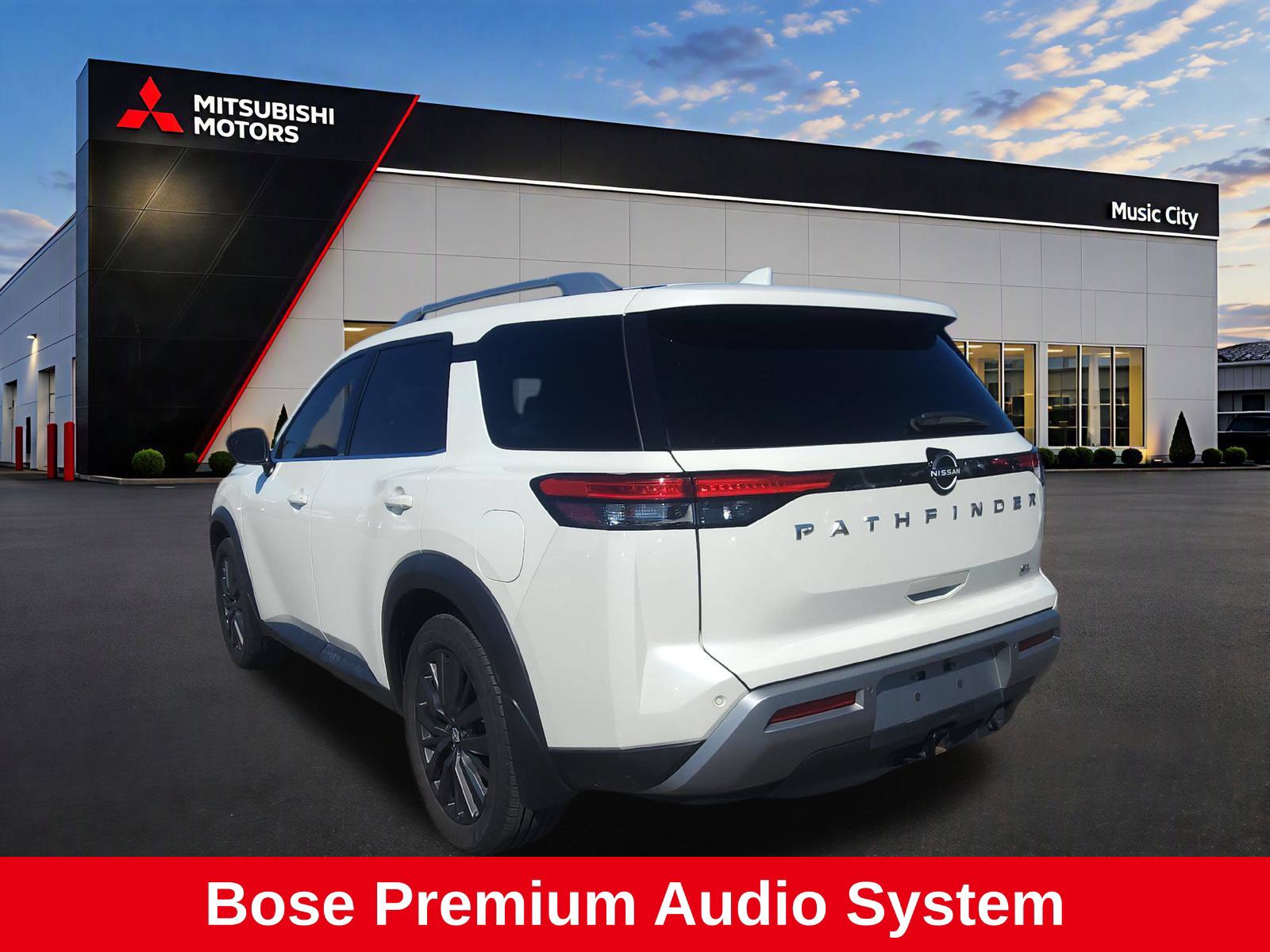 Used 2022 Nissan Pathfinder SL w/ SL Premium Package FWD image 3