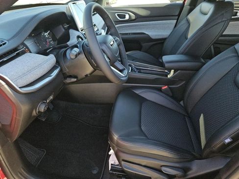 New 2025 Jeep Compass Latitude image 19
