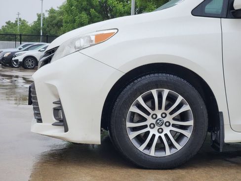 Used 2020 Toyota Sienna XLE Premium FWD image 8