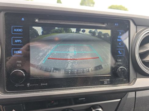 Used 2017 Toyota Tacoma TRD Off-Road w/ Tow Package AWD/4WD image 25