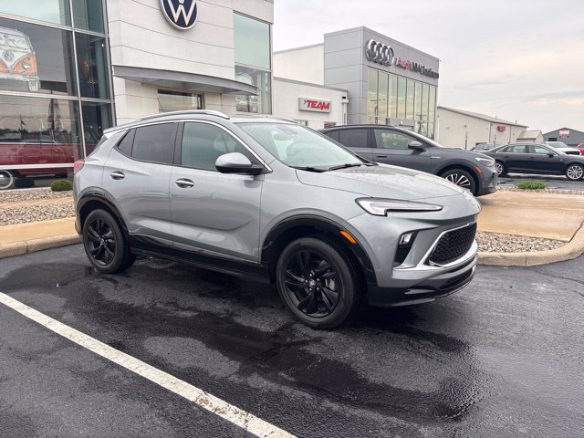 Used 2024 Buick Encore GX Sport Touring AWD/4WD image 3