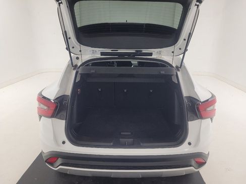 Used 2024 Chevrolet Trax LT w/ LT Convenience Package FWD image 29