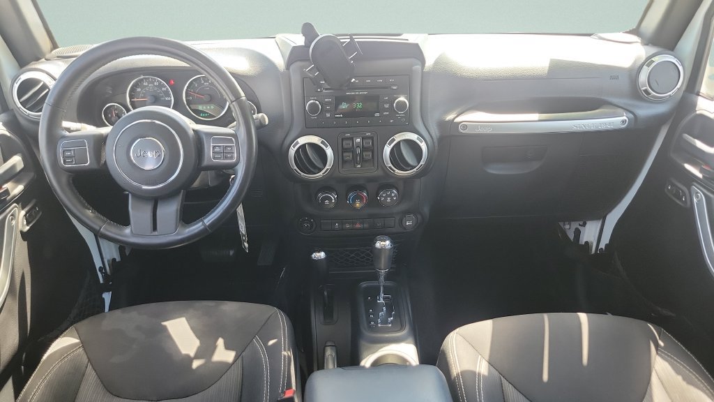 Used 2015 Jeep Wrangler Unlimited Sahara AWD/4WD image 11