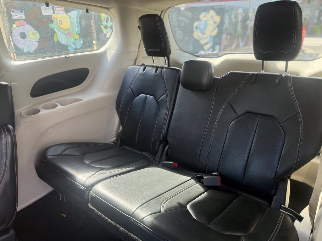 Used 2022 Chrysler Pacifica Touring-L FWD image 15