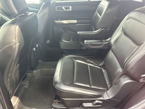 Certified 2022 Ford Explorer XLT w/ Equipment Group 202A image 10